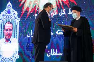 ۱۲ خادم قرآنی با حضور رئیس جمهور تجلیل شدند