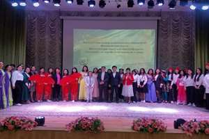 زبان فارسی برای دانستن تاریخ و هویت قزاقستان مهم است