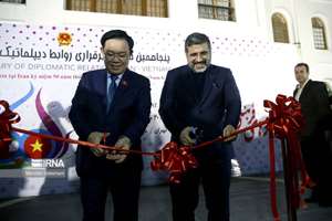 قطار فرهنگی ویتنامی ها در ایستگاه تهران 