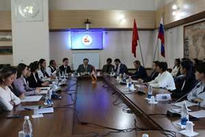 برگزاری میزگرد «تاثیر ادبیات کلاسیک ایران بر ادبیات جهان» در بیشکک