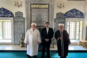 رایزن فرهنگی کشورمان در یونان از مسجد جامع کموتینی دیدار کرد
