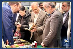 ترجمه «تاریخ مستطاب امریکا» برگزیده نمایشگاه بین‌المللی کتاب ادبیات تفکری روسیه شد