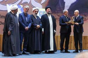 برگزیدگان نخستین دوره جایزه جهانی امام خمینی(ره) معرفی شدند