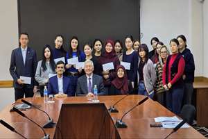اعطای کمک هزینه تحصیلی به فارسی آموزان دانشگاه دولتی بیشکک