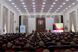 بزرگداشت پروین اعتصامی در دانشگاه دولت محمد آزادی عشق‌آباد + عکس