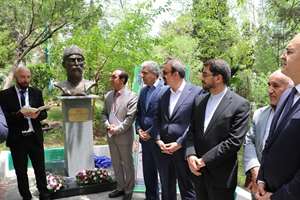 سردیس شاعر اوستیایی در دانشگاه علامه طباطبایی تهران رونمایی شد