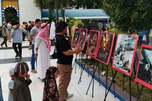 تصویرهایی از ایستادگی؛ عکس‌های جنگ دوازده‌روزه در مسجد آبی به نمایش درآمدند