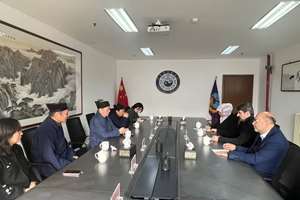 دیدار دو پژوهشگر مؤسسه حکمت و فلسفه ایران با معاون انجمن دائویسم چین