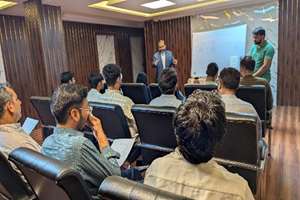 ترم پاییزه کلاسهای آموزش حضوری زبان و ادبیات فارسی در اسلامآباد آغاز شد