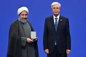 سفر قزاقستان| رئیس سازمان فرهنگ و ارتباطات اسلامی نشان افتخار رهبران دینی فعال در گفت‌وگوی ادیان را دریافت کرد
