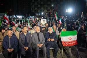 تجدید میثاق «ثقلین» با «ولایت»؛ اجتماع جامعه قرآنی ایران همزمان با اربعین امام شهید در میدان ولی‌عصر(عج)