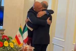 درخواست شاعر ایتالیایی: آقای سفیر! اجازه دهید شما را به عنوان نماینده ملت مقاوم ایران در آغوش بگیرم