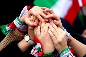 جهان ساز ستایش قهرمانان ایرانی را می‌نوازد