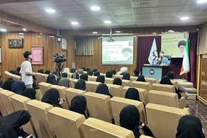 امام شهید حتی یک قدم در برابر استکبار عقب‌نشینی نکرد