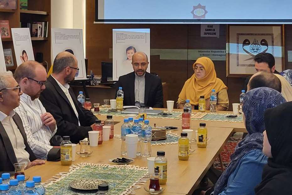 دیدار سخنگوی دولت با فارسی‌آموزان بوسنی و هرزگوین؛ «فارسی بهترین ابزار معرفی و انتقال فرهنگ غنی ایرانی به جهانیان است»