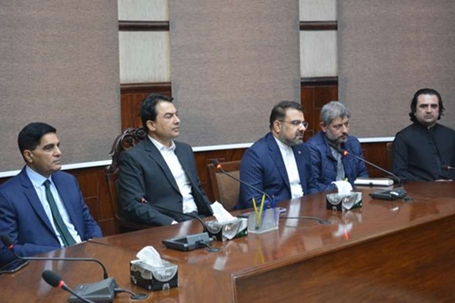 میزگرد «راهکارهای تعامل صنعت با دانشگاه» در پیشاور برگزار شد